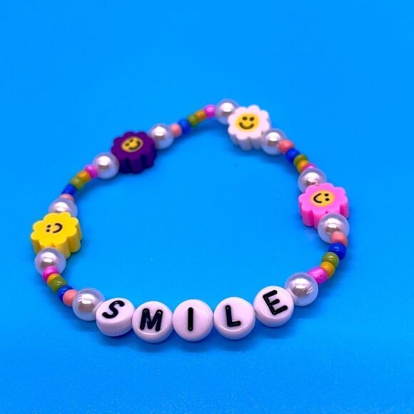 NWT Y2K Bracelets “Smile” Stretchy Beaded Bracelet - Picture 3 of 3